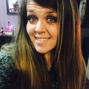 Meet your Posher, Kayla